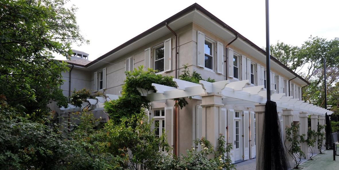 Villa con persiane automatizzate